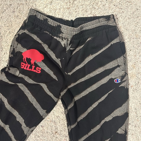 Women’s Buffalo Bills sweatsuit size M unisex - Picture 3 of 4